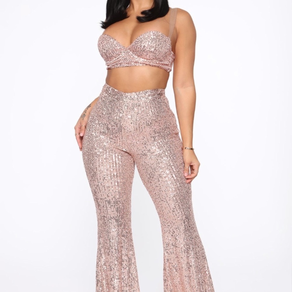 Fashion Nova Glitzy babe set, Rose Gold.